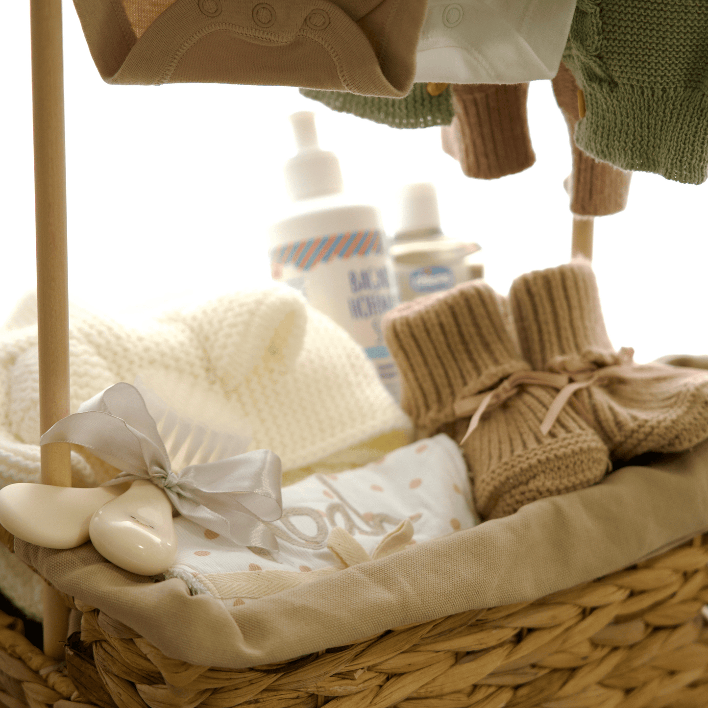 Cesta Nascita Personalizzata – Regalo Neonato con Body, Salopette, Accessori e Prodotti Naturali - Sorelle Kreative