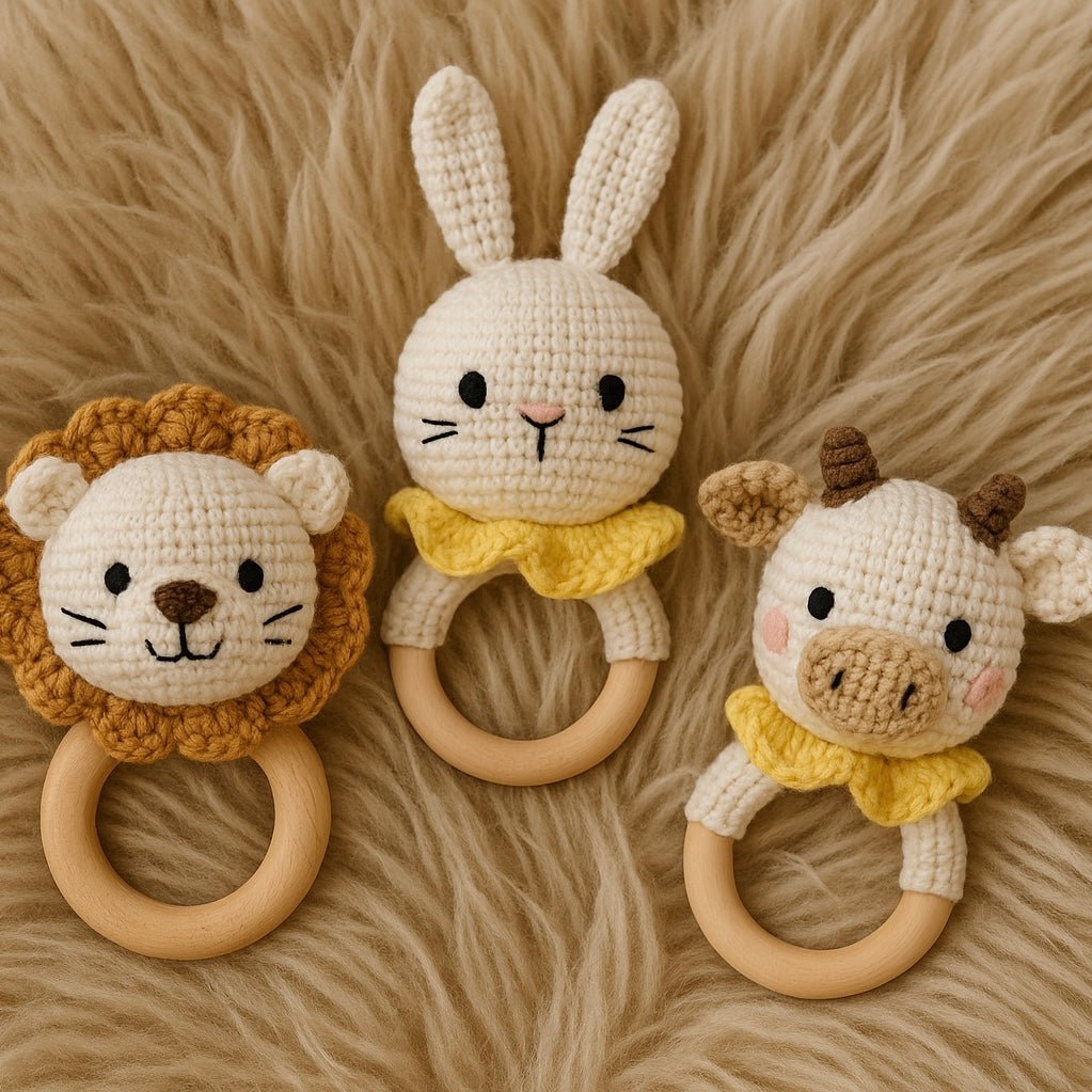 Sonaglio in crochet per neonati in legno naturale – Vari animali handmade - Sorelle Kreative
