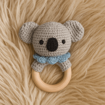 Sonaglio in crochet per neonati in legno naturale – Vari animali handmade - Sorelle Kreative